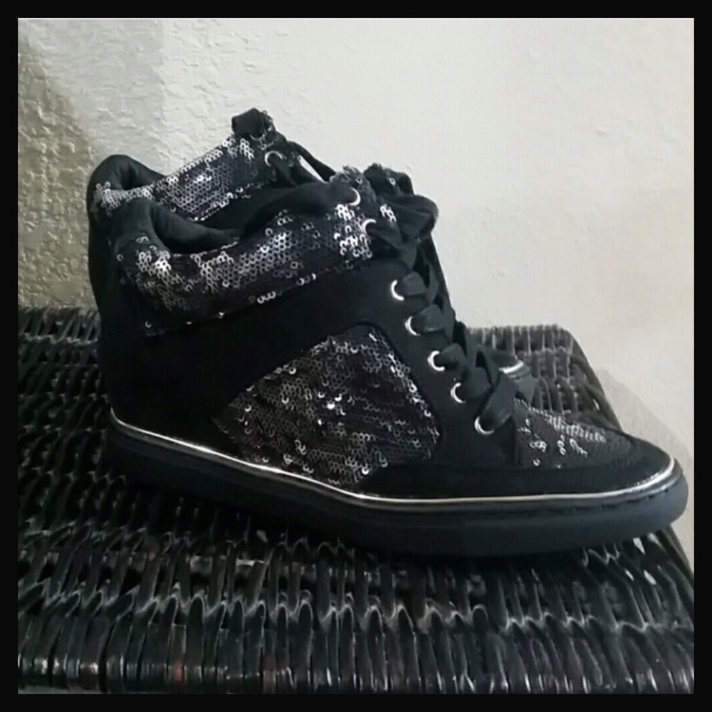 NWOT JLO Sequence Sneakers.Size 9